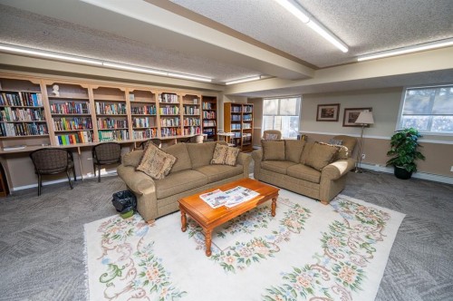 233-56 Carroll Crescent, Red Deer, AB - Indoor Photo Showing Living Room