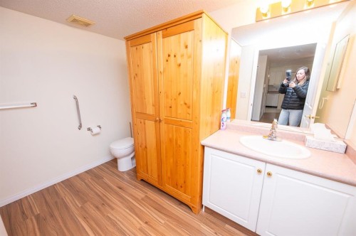 233-56 Carroll Crescent, Red Deer, AB - Indoor Photo Showing Bathroom