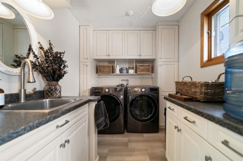 45217 Range Road 202, Rural Camrose County, AB - Indoor Photo Showing Laundry Room