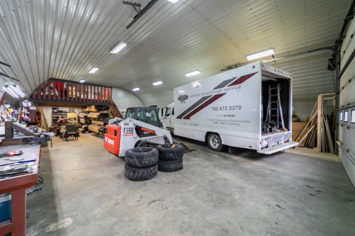 45217 Range Road 202, Rural Camrose County, AB - Indoor Photo Showing Garage