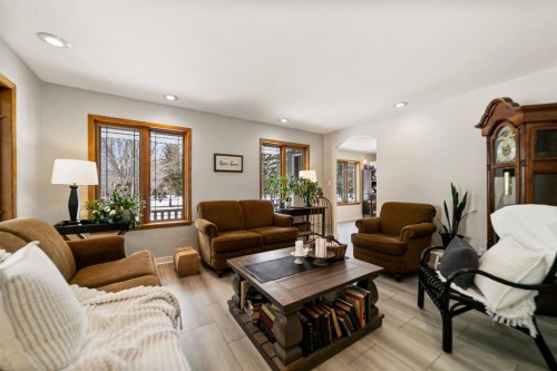 45217 Range Road 202, Rural Camrose County, AB - Indoor Photo Showing Living Room