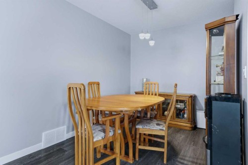 69 Willow Springs Crescent, Sylvan Lake, AB - Indoor Photo Showing Dining Room