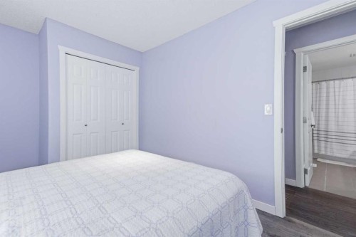 69 Willow Springs Crescent, Sylvan Lake, AB - Indoor Photo Showing Bedroom