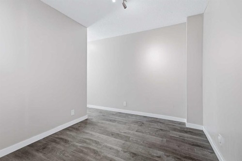 69 Willow Springs Crescent, Sylvan Lake, AB - Indoor Photo Showing Other Room