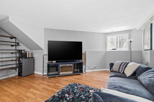 69 Willow Springs Crescent, Sylvan Lake, AB - Indoor Photo Showing Living Room
