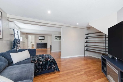 69 Willow Springs Crescent, Sylvan Lake, AB - Indoor Photo Showing Living Room