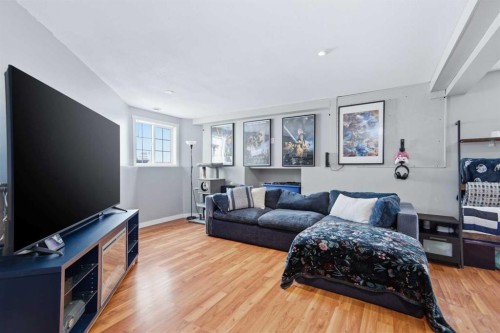 69 Willow Springs Crescent, Sylvan Lake, AB - Indoor Photo Showing Living Room