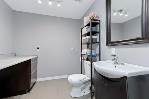69 Willow Springs Crescent, Sylvan Lake, AB - Indoor Photo Showing Bathroom