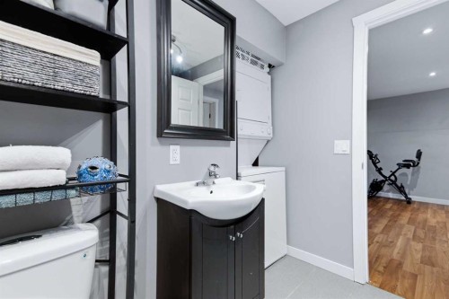 69 Willow Springs Crescent, Sylvan Lake, AB - Indoor Photo Showing Bathroom