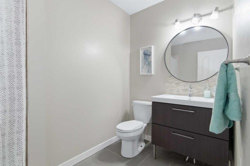 69 Willow Springs Crescent, Sylvan Lake, AB - Indoor Photo Showing Bathroom