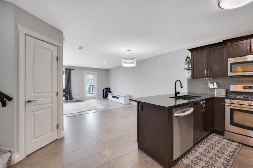 74 Van Slyke Way, Red Deer, AB - Indoor Photo Showing Kitchen