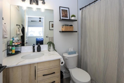 E-2 Evergreen Way, Red Deer, AB - Indoor Photo Showing Bathroom