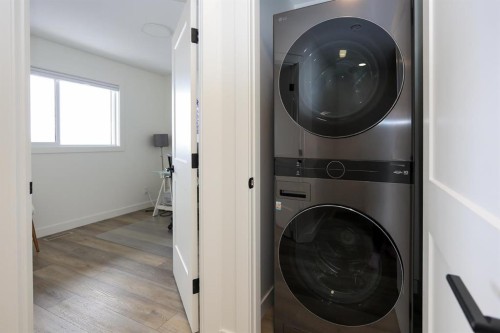E-2 Evergreen Way, Red Deer, AB - Indoor Photo Showing Laundry Room