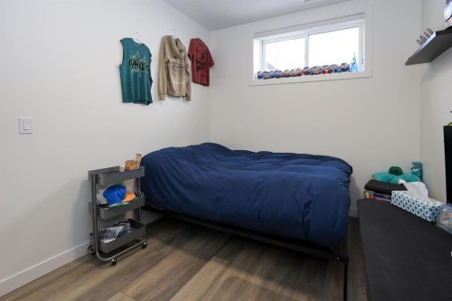 E-2 Evergreen Way, Red Deer, AB - Indoor Photo Showing Bedroom