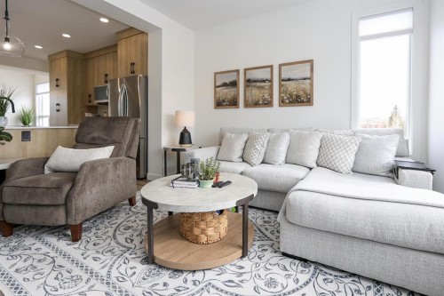 E-2 Evergreen Way, Red Deer, AB - Indoor Photo Showing Living Room