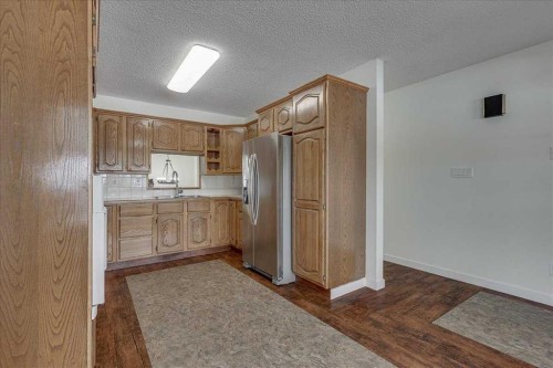 34 Richards Crescent, Red Deer, AB - Indoor Photo Showing Kitchen