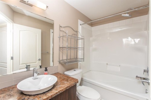 1104-30 Carleton Avenue, Red Deer, AB - Indoor Photo Showing Bathroom