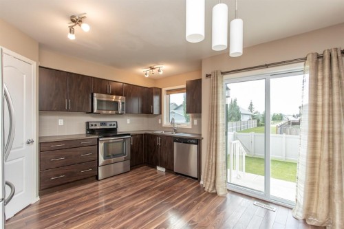1104-30 Carleton Avenue, Red Deer, AB - Indoor Photo Showing Kitchen With Stainless Steel Kitchen With Double Sink