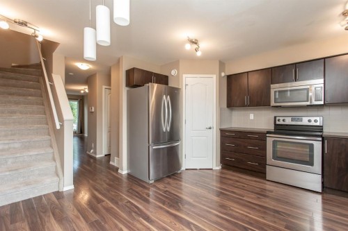 1104-30 Carleton Avenue, Red Deer, AB - Indoor Photo Showing Kitchen With Stainless Steel Kitchen
