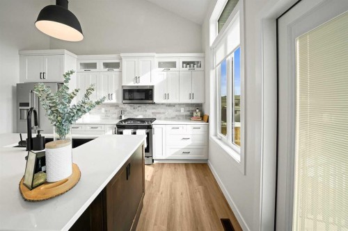 37 Arrowwood Close, Blackfalds, AB - Indoor Photo Showing Kitchen With Upgraded Kitchen