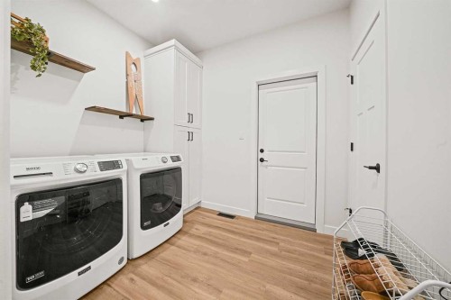 37 Arrowwood Close, Blackfalds, AB - Indoor Photo Showing Laundry Room