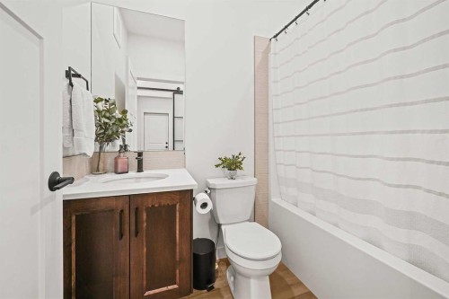 37 Arrowwood Close, Blackfalds, AB - Indoor Photo Showing Bathroom