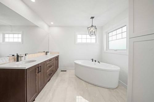 37 Arrowwood Close, Blackfalds, AB - Indoor Photo Showing Bathroom