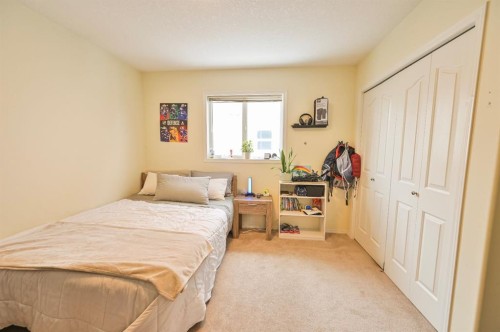 77 Pondside Crescent, Blackfalds, AB - Indoor Photo Showing Bedroom