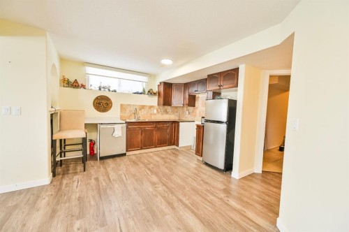 77 Pondside Crescent, Blackfalds, AB - Indoor Photo Showing Kitchen