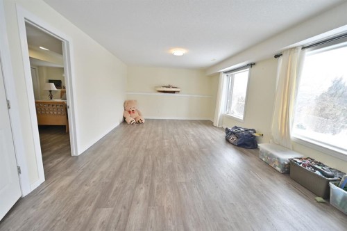 77 Pondside Crescent, Blackfalds, AB - Indoor Photo Showing Other Room