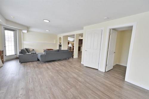 77 Pondside Crescent, Blackfalds, AB - Indoor Photo Showing Living Room