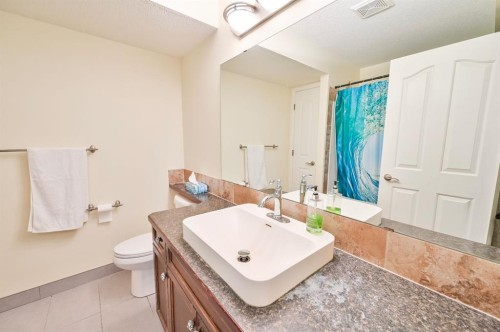 77 Pondside Crescent, Blackfalds, AB - Indoor Photo Showing Bathroom