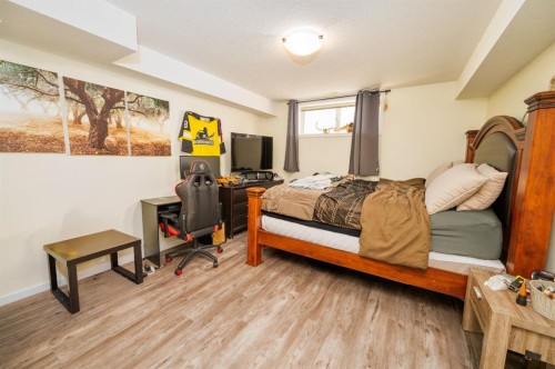 77 Pondside Crescent, Blackfalds, AB - Indoor Photo Showing Bedroom