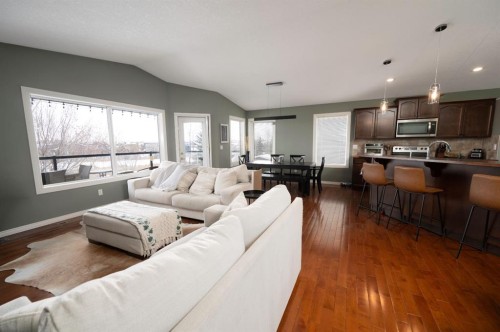 77 Pondside Crescent, Blackfalds, AB - Indoor Photo Showing Living Room
