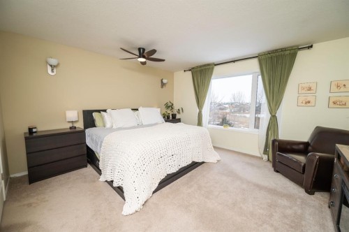77 Pondside Crescent, Blackfalds, AB - Indoor Photo Showing Bedroom