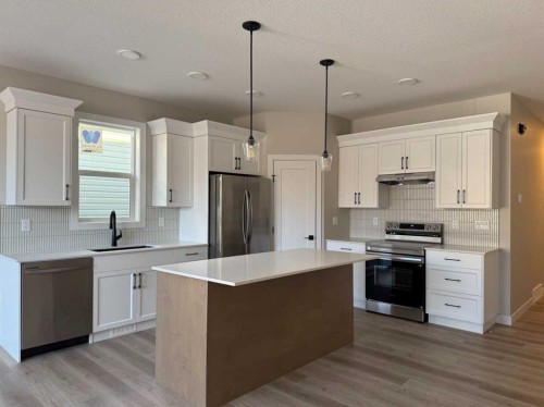 7 Gray Close, Sylvan Lake, AB - Indoor Photo Showing Kitchen With Stainless Steel Kitchen With Upgraded Kitchen