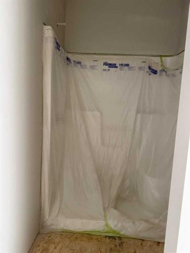 7 Gray Close, Sylvan Lake, AB - Indoor Photo Showing Bathroom