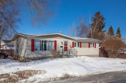 62 Parkland Drive  Sylvan Lake, AB T4S 1J2