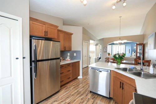 265 Jenner Crescent, Red Deer, AB - Indoor Photo Showing Kitchen With Stainless Steel Kitchen With Double Sink