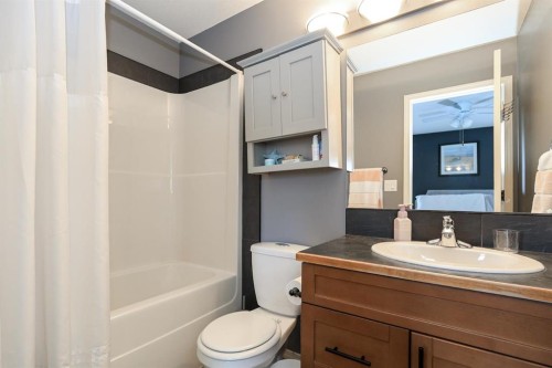 265 Jenner Crescent, Red Deer, AB - Indoor Photo Showing Bathroom