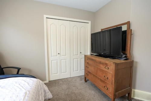 265 Jenner Crescent, Red Deer, AB - Indoor Photo Showing Bedroom
