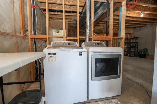 265 Jenner Crescent, Red Deer, AB - Indoor Photo Showing Laundry Room