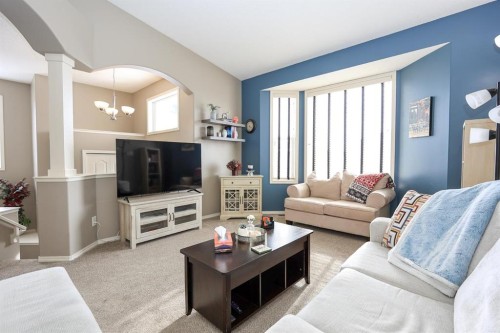 265 Jenner Crescent, Red Deer, AB - Indoor Photo Showing Living Room