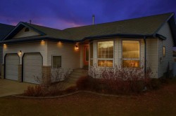 11 Falcon Ridge Drive  Sylvan Lake, AB T4S 1Z2