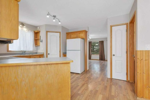 220 Deschner Close, Red Deer, AB - Indoor Photo Showing Kitchen