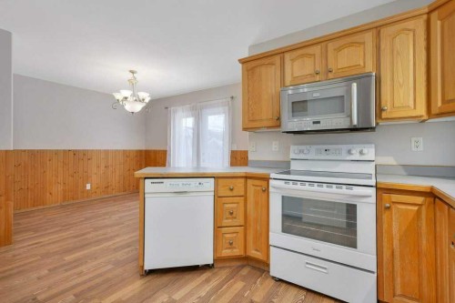 220 Deschner Close, Red Deer, AB - Indoor Photo Showing Kitchen