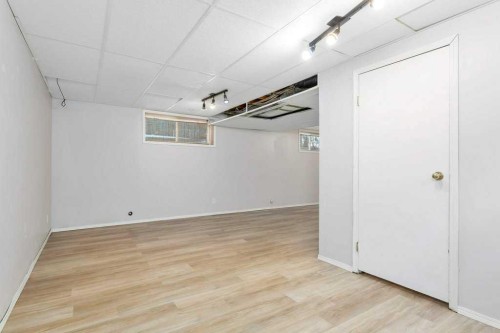 220 Deschner Close, Red Deer, AB - Indoor Photo Showing Other Room