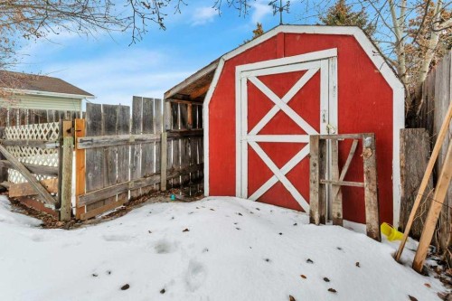 220 Deschner Close, Red Deer, AB - Outdoor