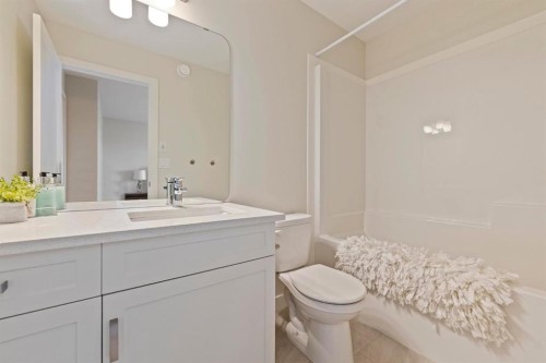 7311B 44B Avenue, Camrose, AB - Indoor Photo Showing Bathroom