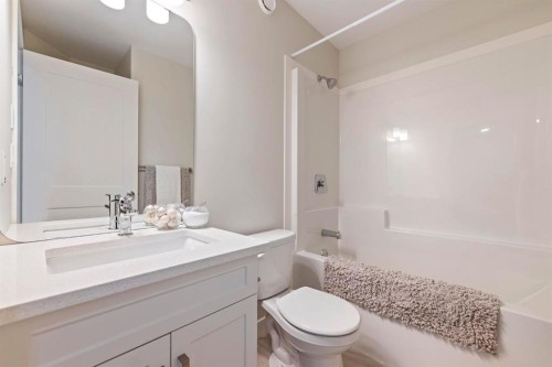 7311B 44B Avenue, Camrose, AB - Indoor Photo Showing Bathroom